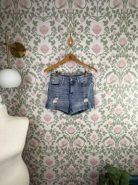Denizen from Levi's Distressed Mom Cuffed Denim 2" Light Wash Shorts - Size - 26